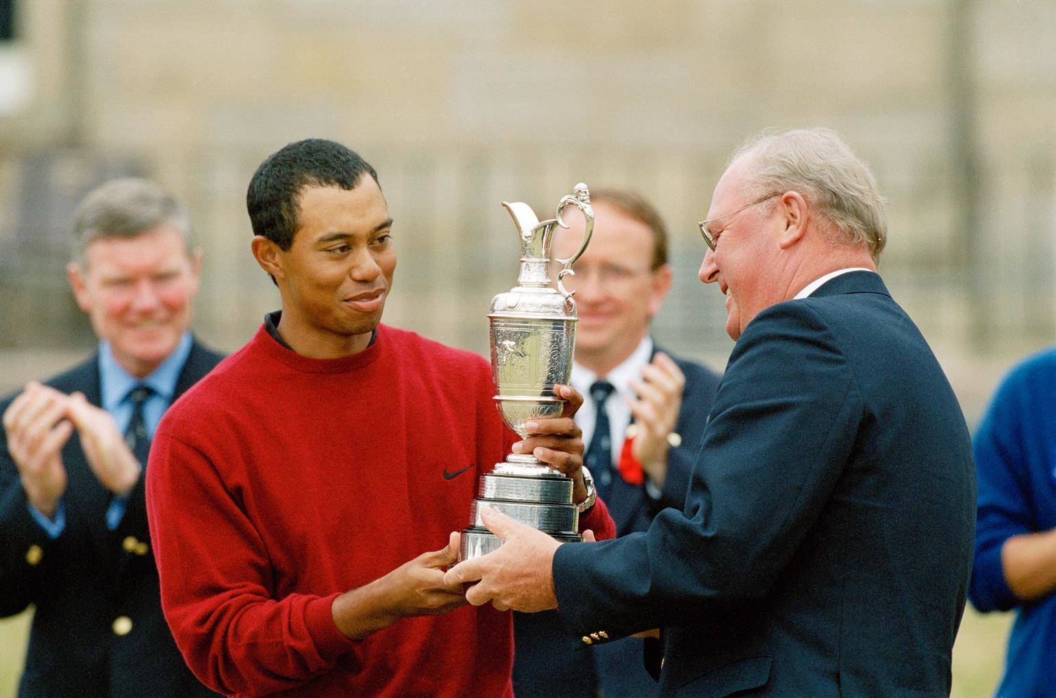 Tiger Woods wins his first Open, by 8 strokes at St Andrews, 2000
